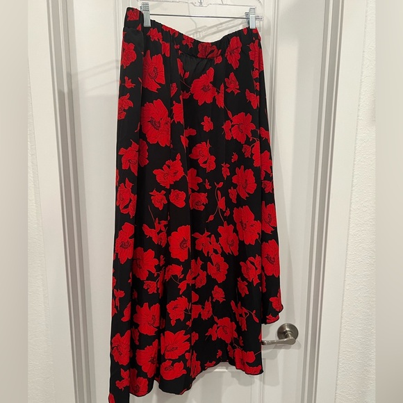 Beautiful red and black asymmetrical skirt. - Picture 1 of 6